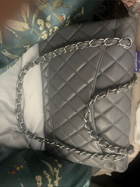 Quilted Shoulder Bag with Silver Chain Strap in Grey